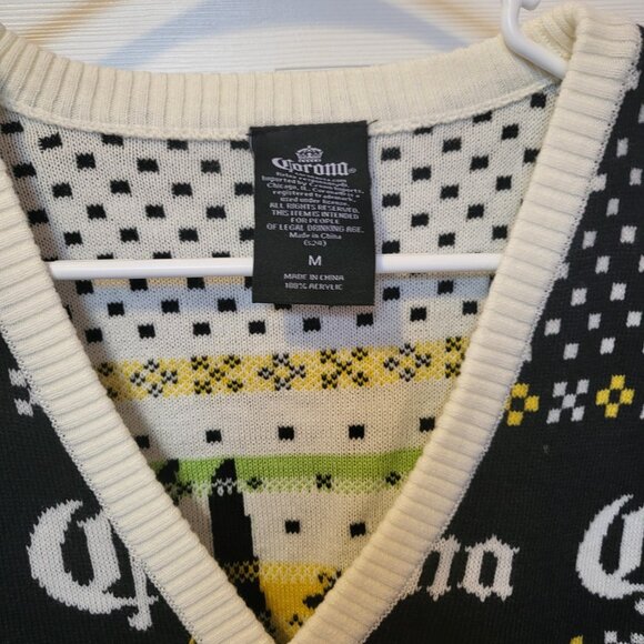 Corona Holiday Cardigan Sweater Size Medium Feliz Navidad Long-Sleeve NWOT - Picture 3 of 5